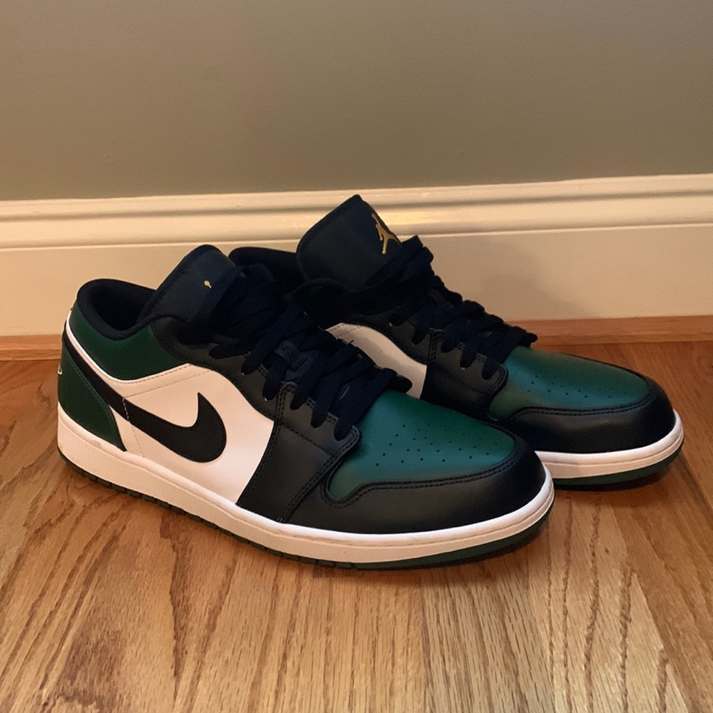 Air Jordan 1 “Noble Green” size 14